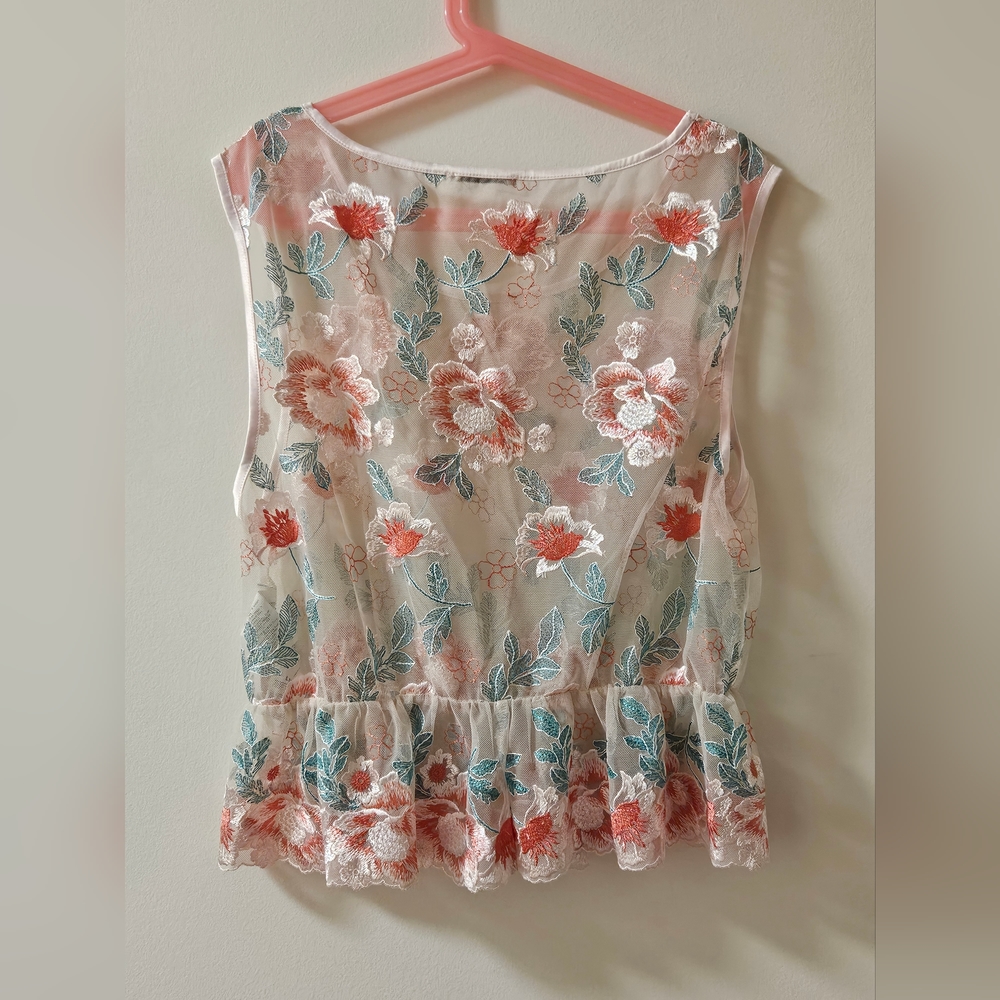 NWOT Stuning Flower Pink Mesh Embroidered Sleeveless Top - Picture 2 of 8